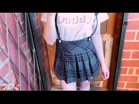 ❤️ ʻO ke kaikamahine kula e ʻū hohonu i kāna dick a hoʻopaʻa ʻia ma mua o nā papa. ️ Porn video ia makou ❌️