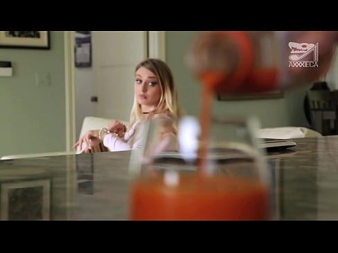 ❤️ ʻO ke kaikamahine wela me ka uʻi nui a me ka puʻu paʻa loaʻa ka moa mai ka loser, akā paʻakikī loa ️ Porn video ia makou ❌️