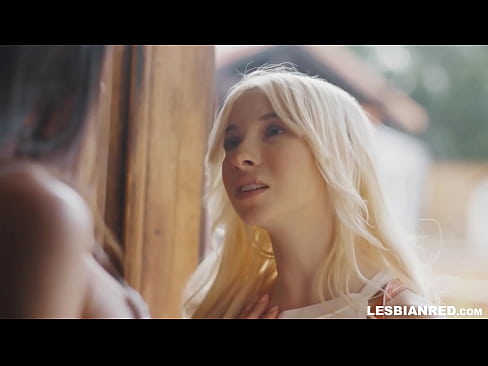 ❤️ Hoʻi mai ke kaikamahine i ka home i kekahi mau mahina ma hope a hoʻopau i ka ʻai ʻana i ka pussy a kona stepmom ️ Porn video ia makou ❌️