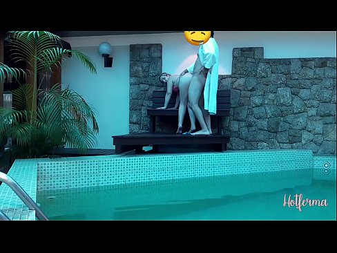 ❤️ Kāhea ʻo Boss i ke kaikamahine i ka loko wai, akā ʻaʻole hiki iā ia ke pale i ka wela ️ Porn video ia makou ❌️